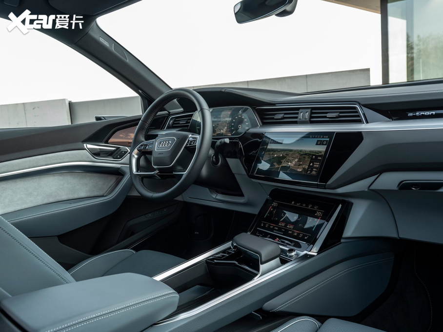 2021��W��e-tron(�M��) ������