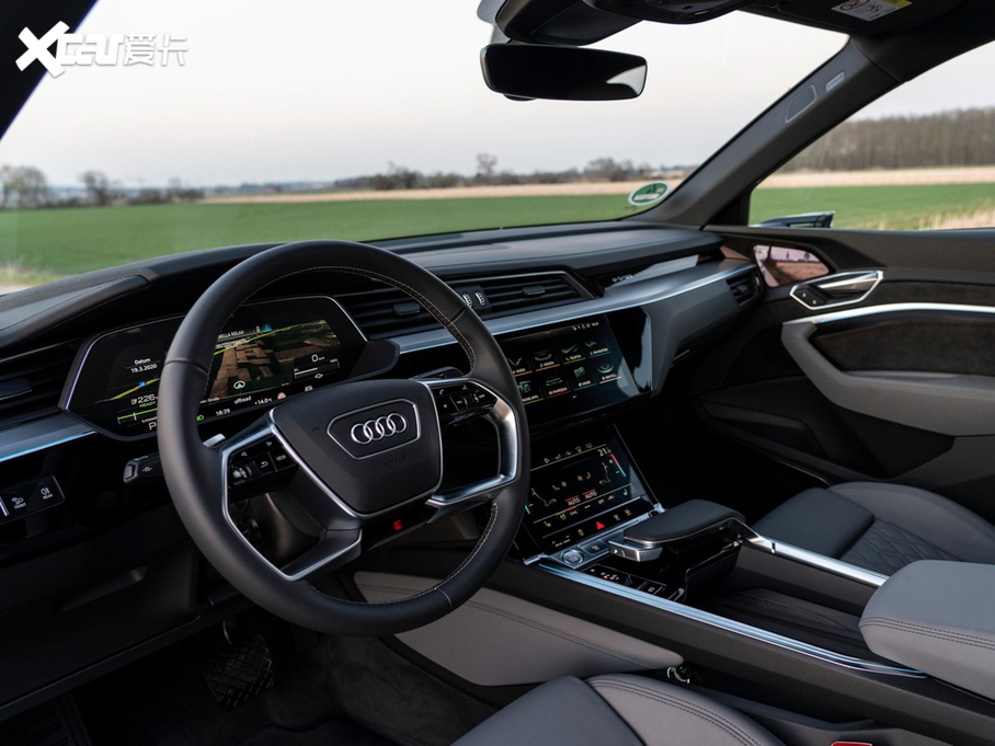 2021��W��e-tron(�M��) ������