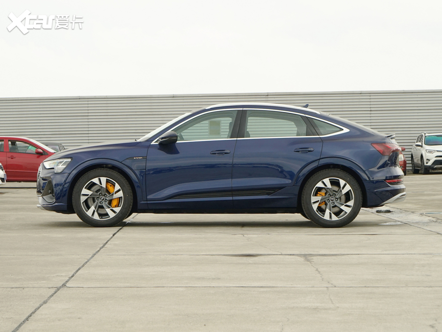 2021We-tron(M) Sportback 55 quattro A