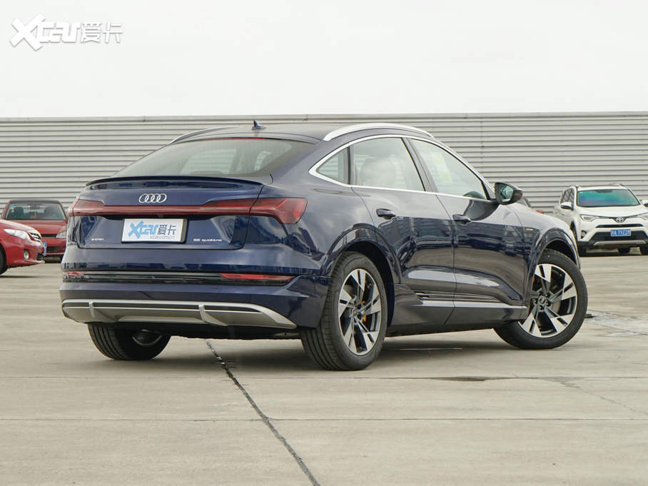 2021We-tron(M) Sportback 55 quattro A