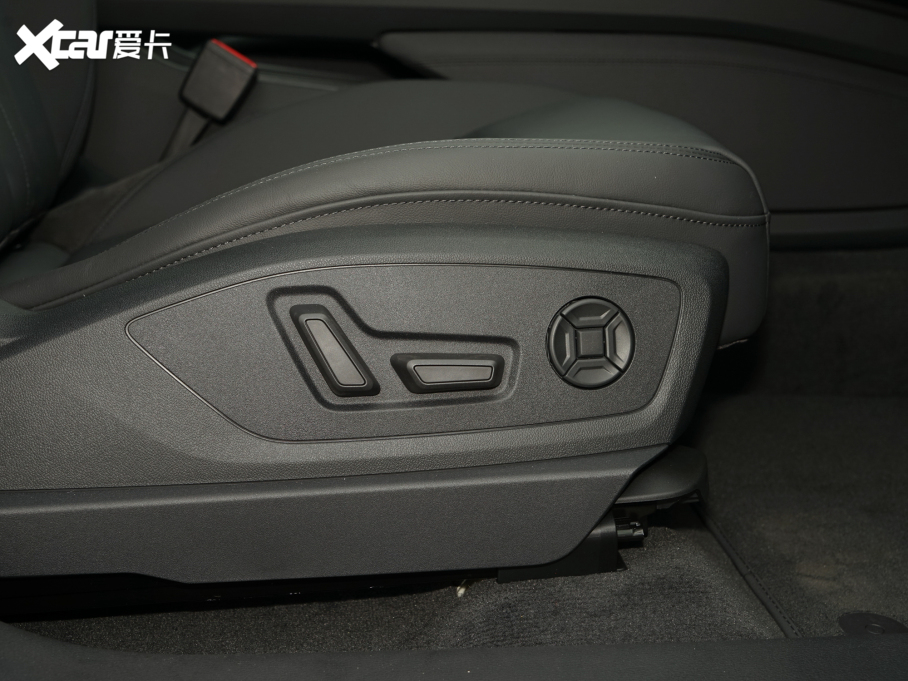 2021We-tron(M) Sportback 55 quattro A