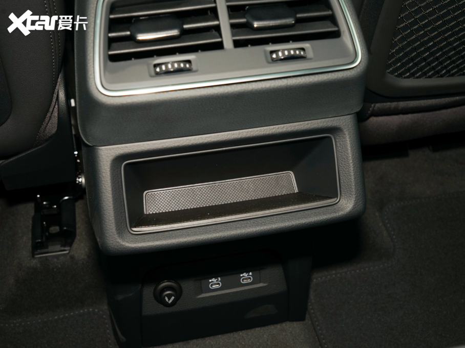 2021We-tron(M) Sportback 55 quattro A