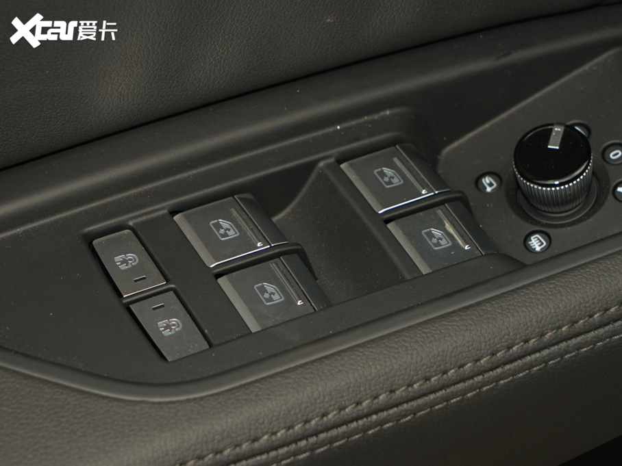 2021We-tron(M) Sportback 55 quattro A