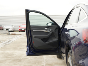 2021��Sportback 55 quattro ���A�� �{�λ܇�T