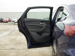 2021��Sportback 55 quattro ���A�� ���܇�T