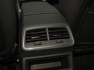 2021��Sportback 55 quattro ���A�� �п؅^