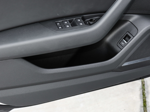 2020款45 TFSI 臻选型 前门储物空间