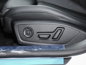 2020款45 TFSI 臻选型 主驾驶座椅调节