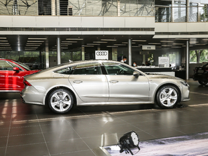 2020款40 TFSI 豪华型 正侧（左）