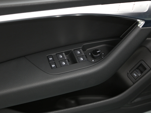 2020款45 TFSI 臻选型 主驾车窗控制区	