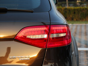2013款40TFSI 豪华版 尾灯
