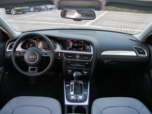 2013款40TFSI 豪华版 内饰全景