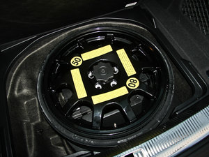2013款40TFSI 豪华版 备胎