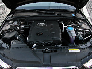 2013款40TFSI 豪华版 发动机