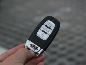 2013款40TFSI 豪华版 车钥匙