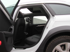 2013款40TFSI 舒适版 后排空间
