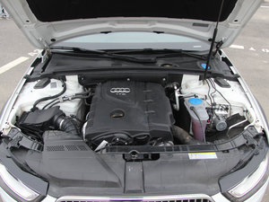 2013款40TFSI 舒适版 发动机