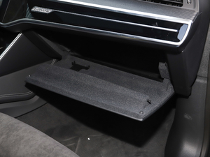 2021款2.9T Sportback 手套箱