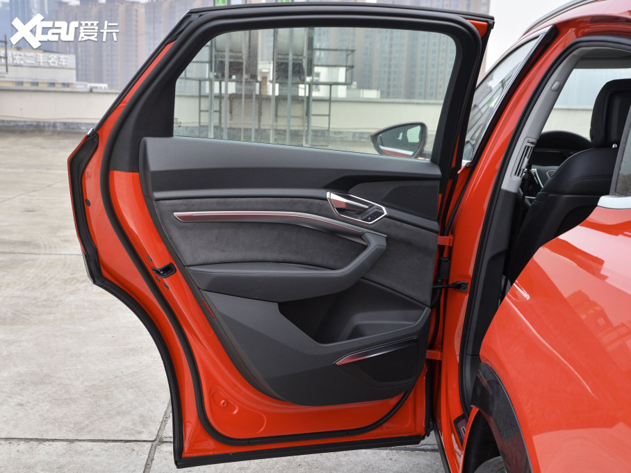 2021We-tron(M) Sportback 55 quattro x