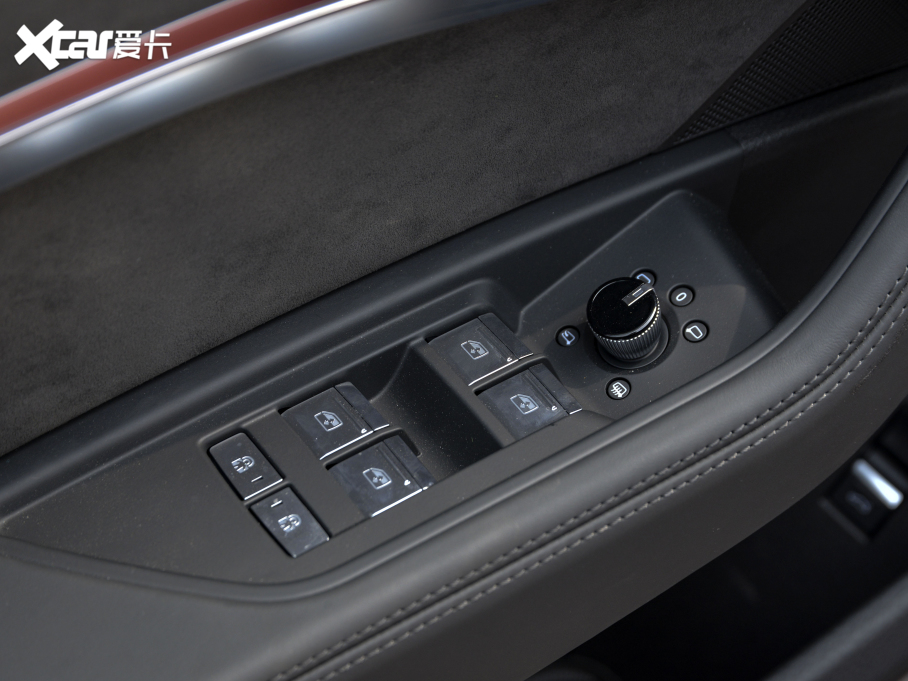 2021��W��e-tron(�M��) Sportback 55 quattro ���x��