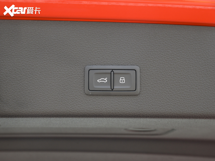 2021��W��e-tron(�M��) Sportback 55 quattro ���x��