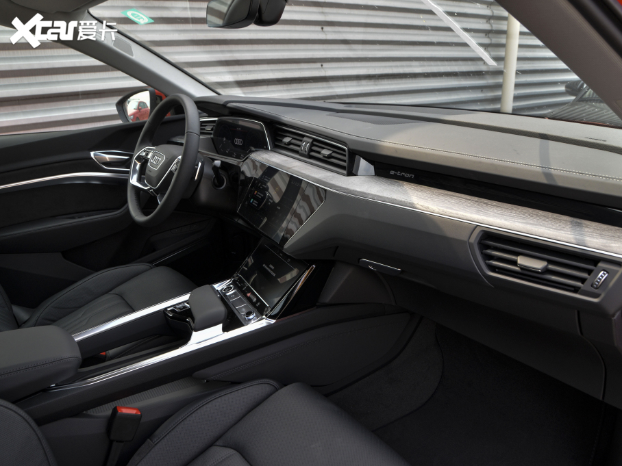 2021��W��e-tron(�M��) Sportback 55 quattro ���x��