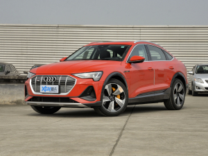 2021��Sportback 55 quattro ���x�� ��ǰ45��