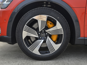 2021��Sportback 55 quattro ���x�� ݆Ȧ