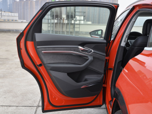 2021��Sportback 55 quattro ���x�� ���܇�T