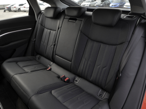 2021��Sportback 55 quattro ���x�� ��������