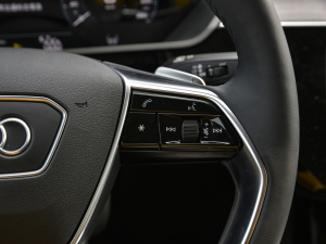 2021��Sportback 55 quattro ���x�� �п؅^