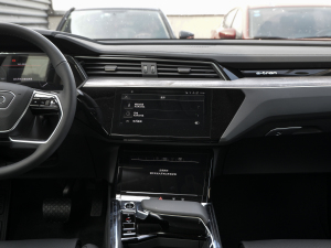 2021��Sportback 55 quattro ���x�� �п��_