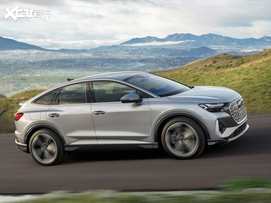 2021µQ4 e-tron Sportback Sportback 50 quattro S line