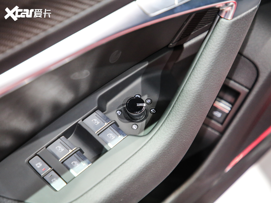 2021��W��S6 2.9T Limousine