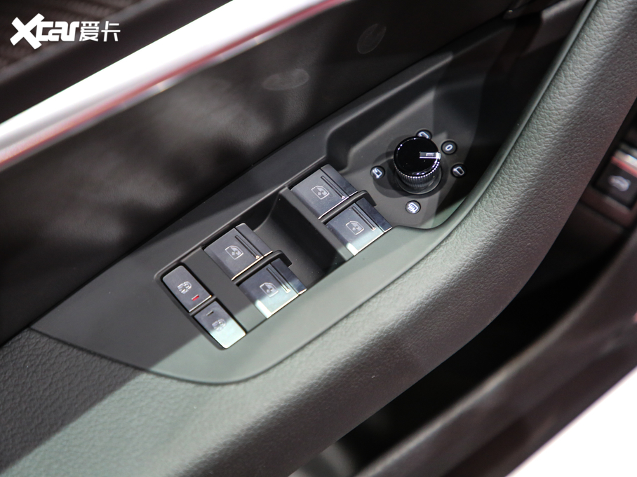 2021��W��S6 2.9T Limousine