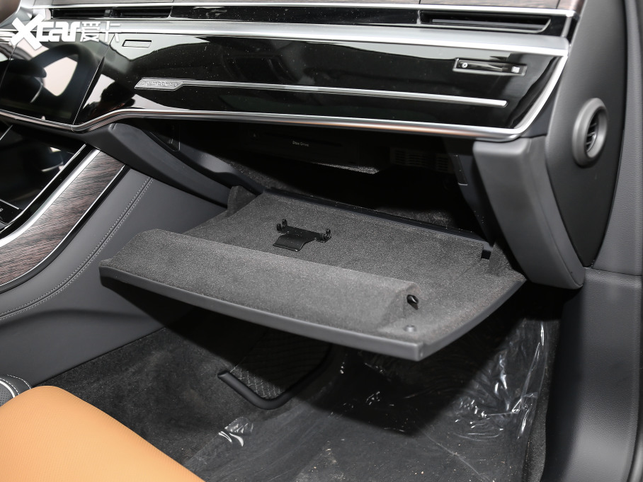 2021��W��A8 60 TFSI quattro ���F��