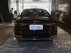 2021款50 TFSI quattro 豪华型 正后	