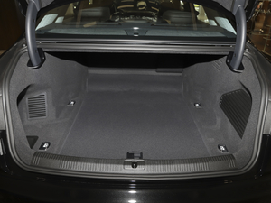 2021款50 TFSI quattro 豪华型 行李厢空间