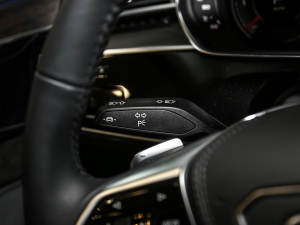 2021款55 TFSI quattro 尊贵型 中控区