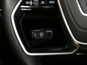 2021款55 TFSI quattro 尊贵型 中控区