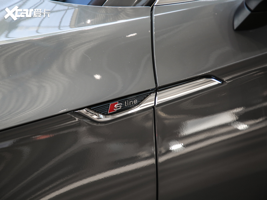 2021WA5 40 TFSI quattro AӸ