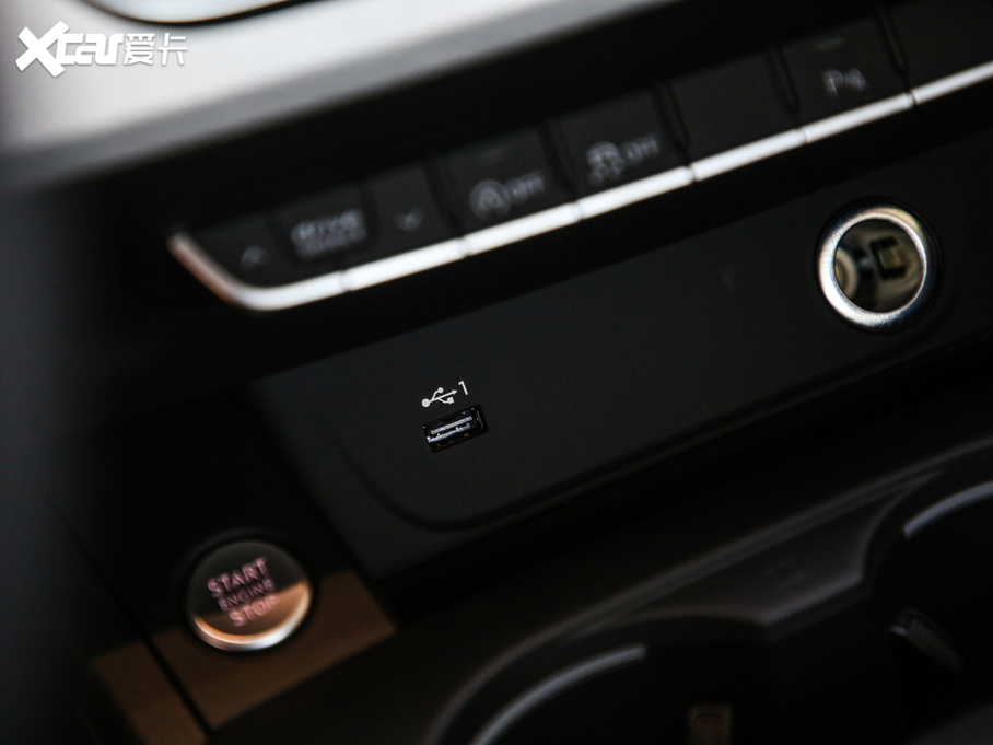 2021WA5 40 TFSI quattro AӸ