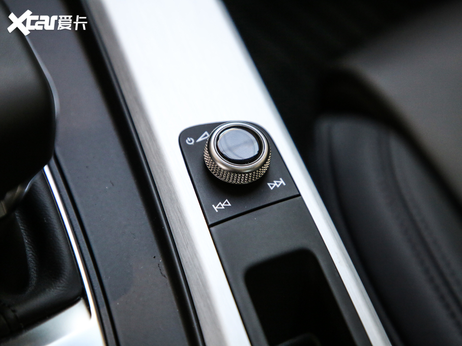 2021WA5 40 TFSI quattro AӸ