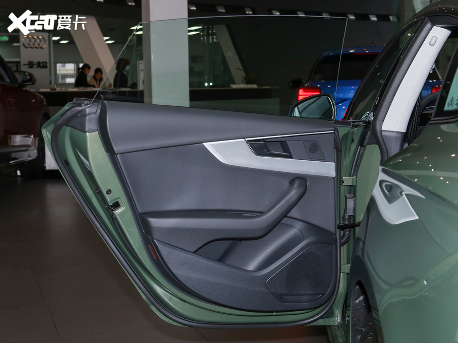 2021WA5 40 TFSI quattro AӸ