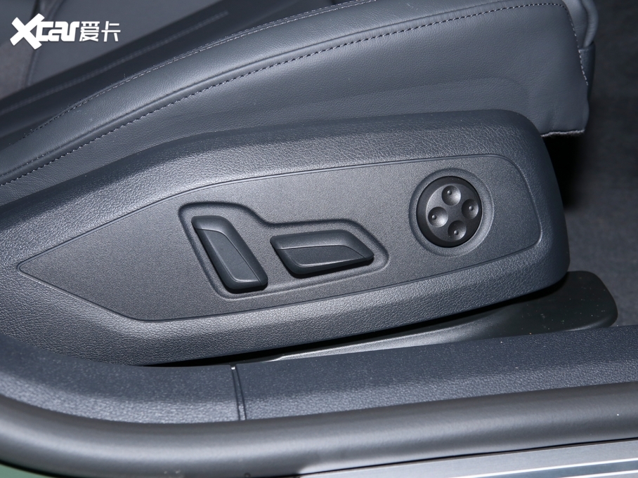 2021WA5 40 TFSI quattro AӸ