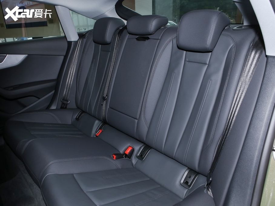 2021WA5 40 TFSI quattro AӸ