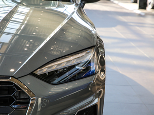 202140 TFSI quattro AӸ 