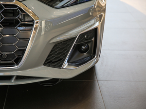 202140 TFSI quattro AӸ ^