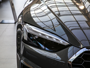 202140 TFSI quattro AӸ ^