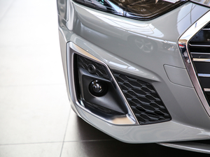 202140 TFSI quattro AӸ ^